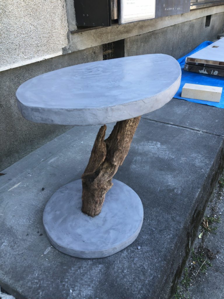 モールテックスと流木のテーブル